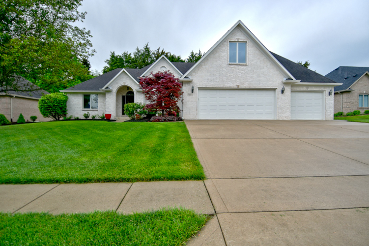 735  Willow Pointe Drive Plainfield, IN 46168 | MLS 21980101