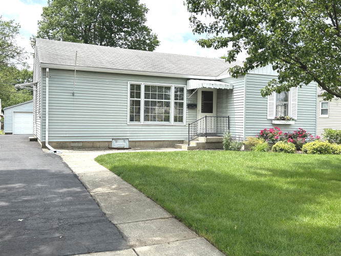 1914  Eisenhower Drive Indianapolis, IN 46224 | MLS 21980151