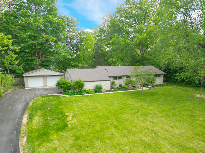 1015 E Adams Drive Franklin, IN 46131 | MLS 21980241