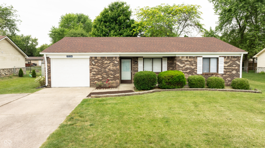 7534  Inverness Drive Indianapolis, IN 46237 | MLS 21981308