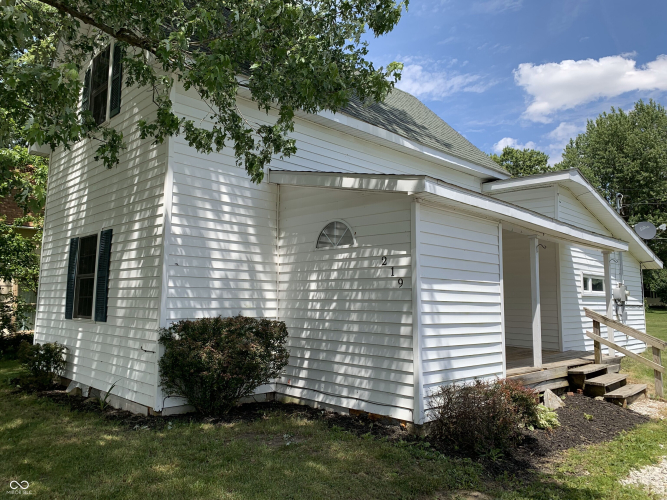 219 S Penn Street Fairmount, IN 46928 | MLS 21981379