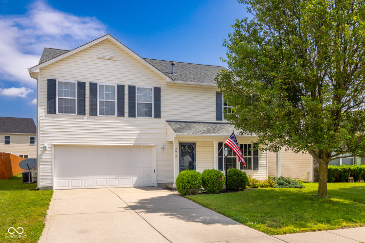3019  Rolling Hill Drive Columbus, IN 47201 | MLS 21981453