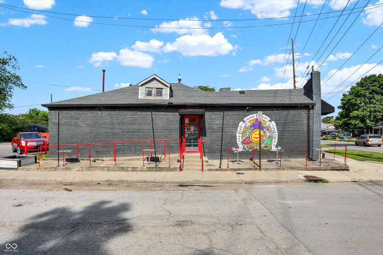 Listing Image 4