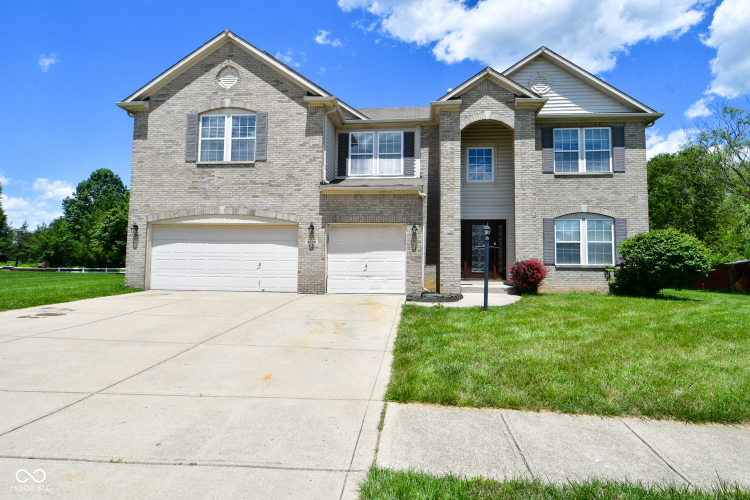 8476  Thorn Bend Drive Indianapolis, IN 46278 | MLS 21983909