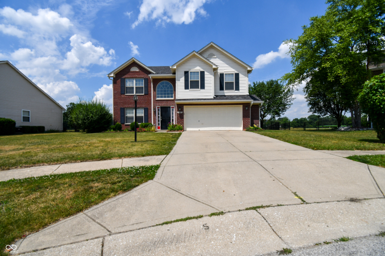 3143  Shadow Lake Drive Indianapolis, IN 46217 | MLS 21984103
