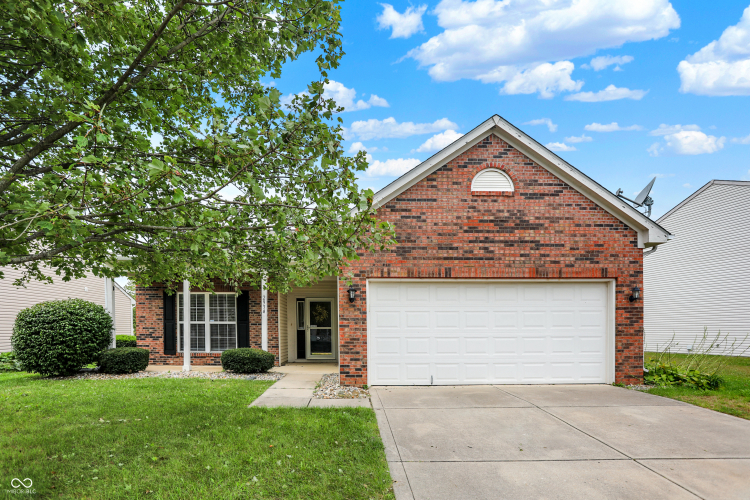 2934  Lodgepole Drive Whiteland, IN 46184 | MLS 21984990