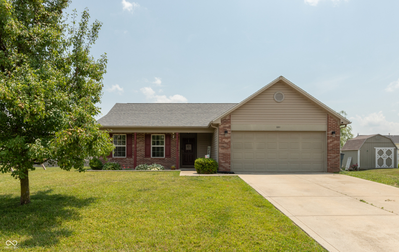 1011  Arabian Way Bargersville, IN 46106 | MLS 21986239