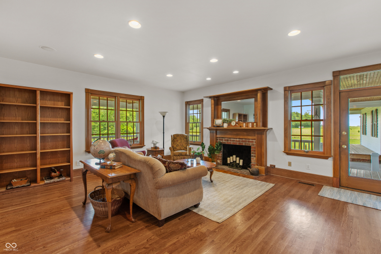 Listing Image 10