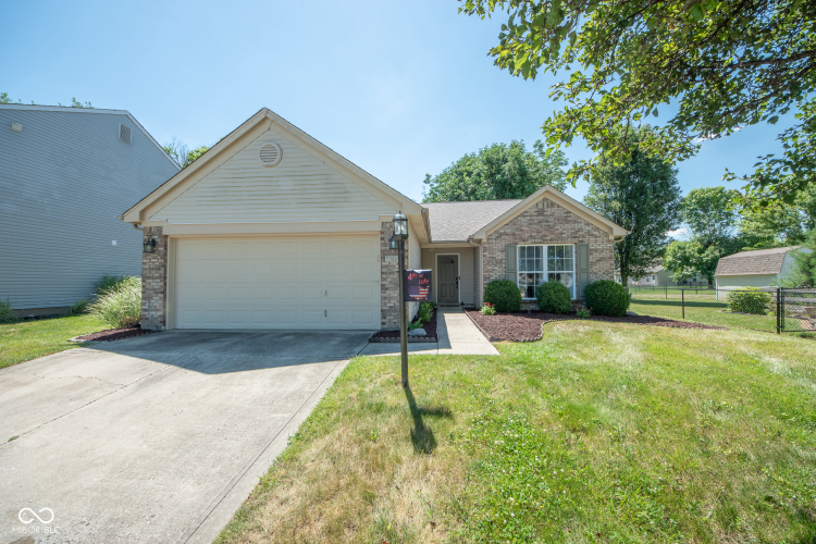 3829  Chancellor Drive Greenwood, IN 46143 | MLS 21986807