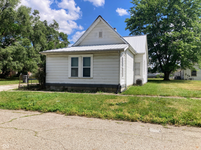 1439 W Ohio Street Indianapolis, IN 46222 | MLS 21988002