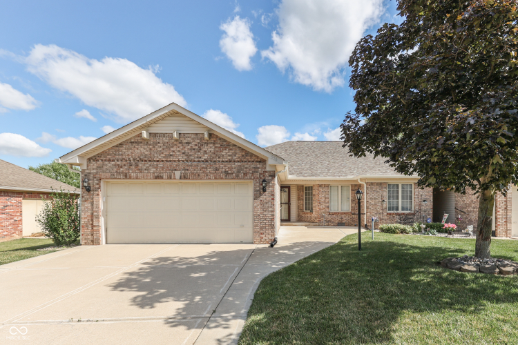 556  Silver Fox Court Indianapolis, IN 46217 | MLS 21988347