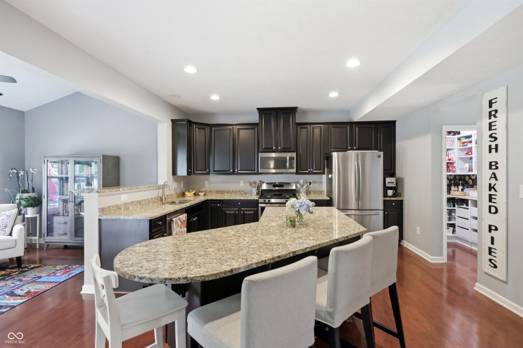 Listing Image 19