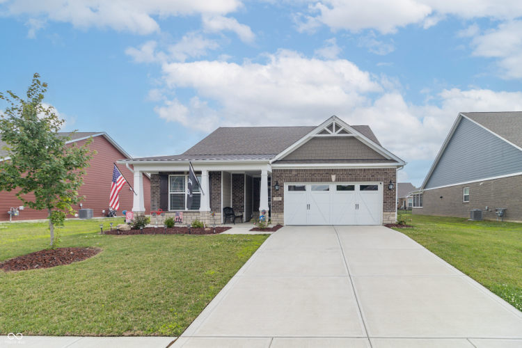 256  Caplinger Place Greenwood, IN 46143 | MLS 21990455