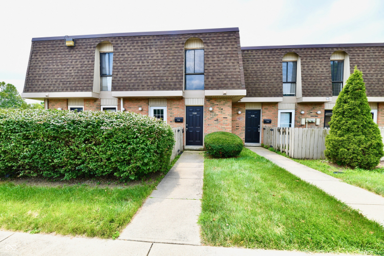 7338  Country Brook Drive Indianapolis, IN 46260 | MLS 21991768