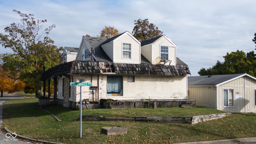 Listing Image 4