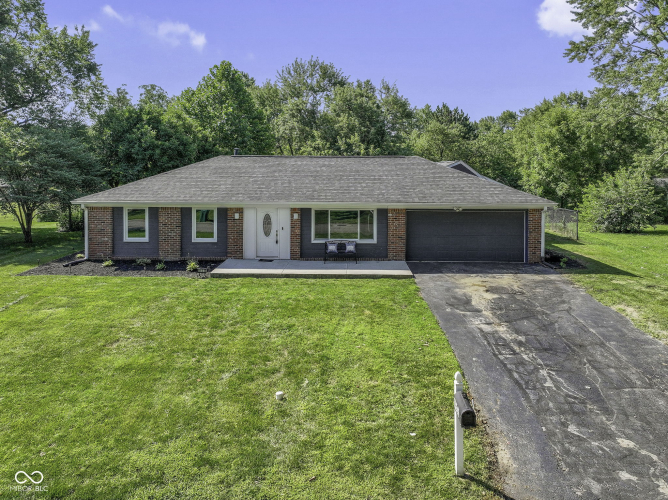 1603  McCollough Drive Indianapolis, IN 46260 | MLS 21992697