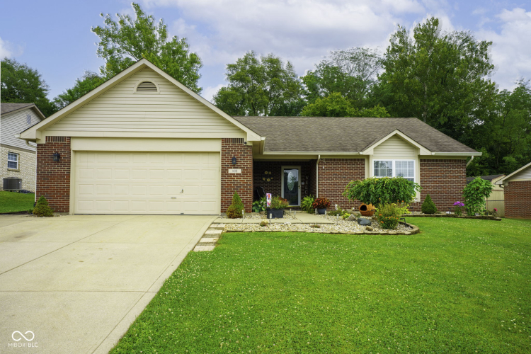 1106  Enchanted View Drive Mooresville, IN 46158 | MLS 21993122