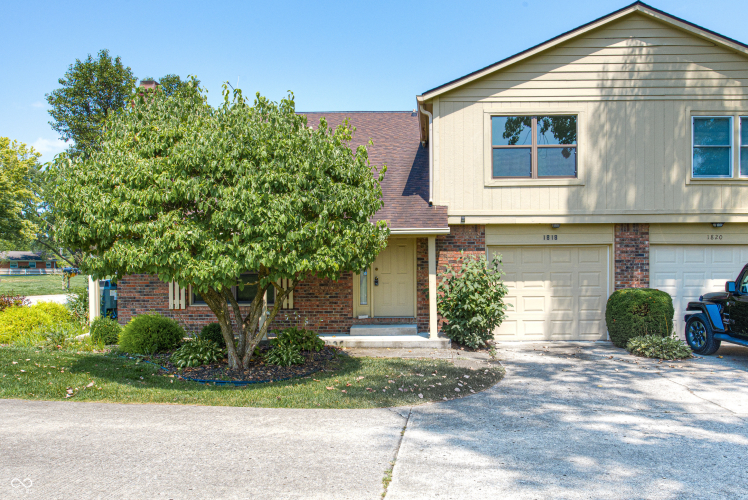 1818  Crystal Bay East Drive Plainfield, IN 46168 | MLS 21993268