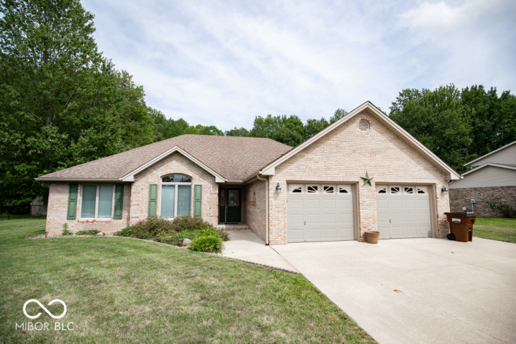 48  Dallas Drive North Vernon, IN 47265 | MLS 21993553