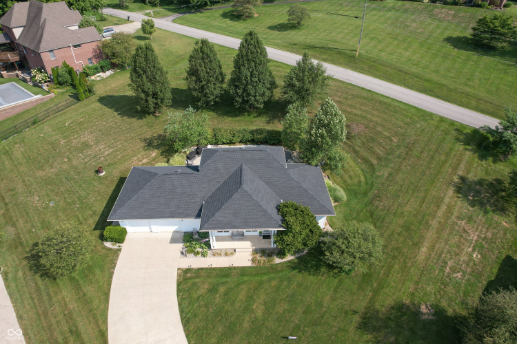 8600  Beacon Hill Drive Seymour, IN 47274 | MLS 21994102