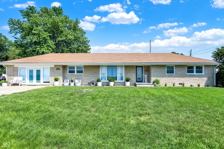 526  Arrowhead Drive Seymour, IN 47274 | MLS 21994488