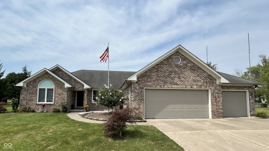 1114  Waterford Drive Avon, IN 46123 | MLS 21994533