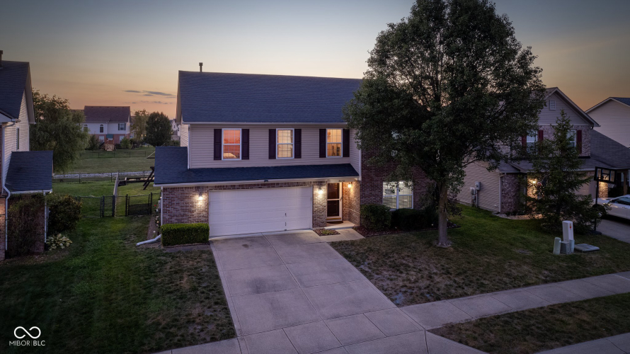 8650 N Springview Drive McCordsville, IN 46055 | MLS 21994978