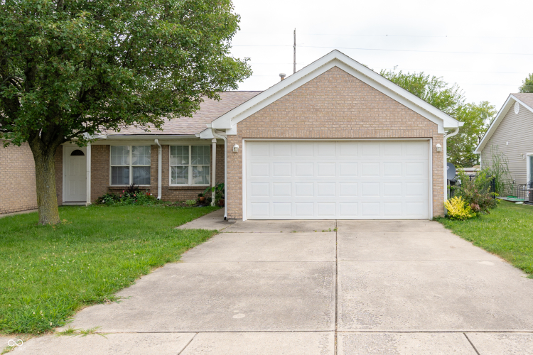 33  Grassyway Court Whiteland, IN 46184 | MLS 21995079