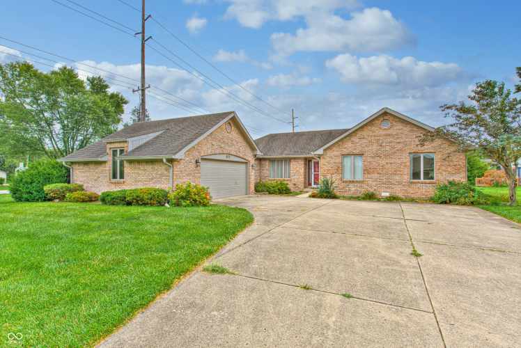 899  Sycamore Street Brownsburg, IN 46112 | MLS 21995461