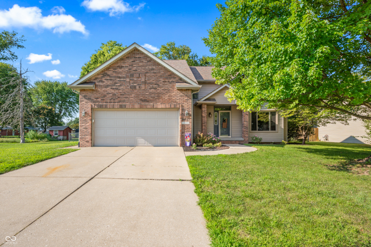 1936  Broadmoor Lane Columbus, IN 47203 | MLS 21995538