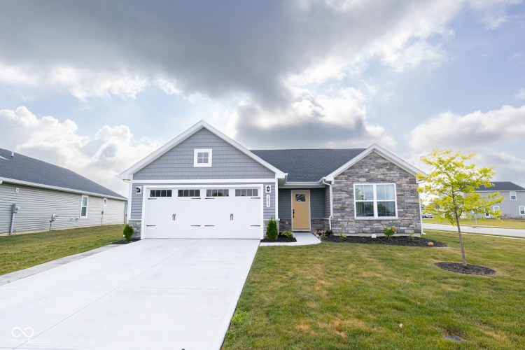 1815  River Birch Drive Greenfield, IN 46140 | MLS 21996391