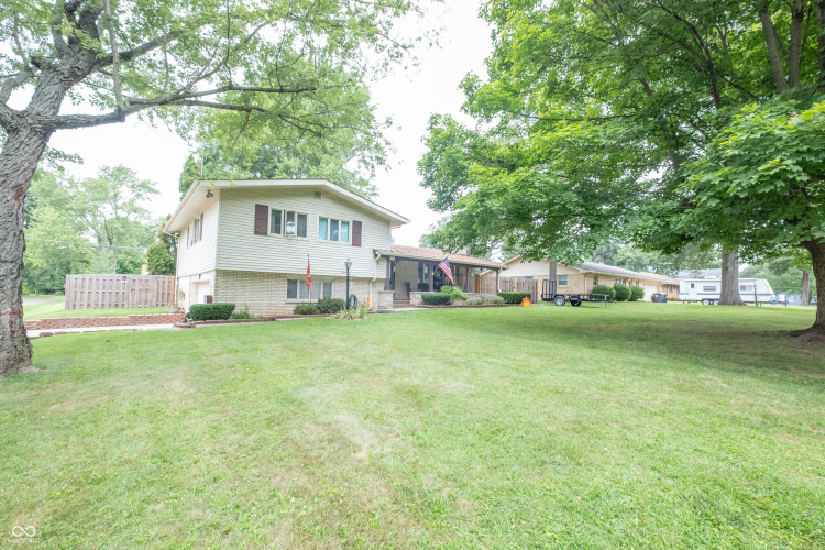 1129  Oakland Drive Anderson, IN 46012 | MLS 21996429