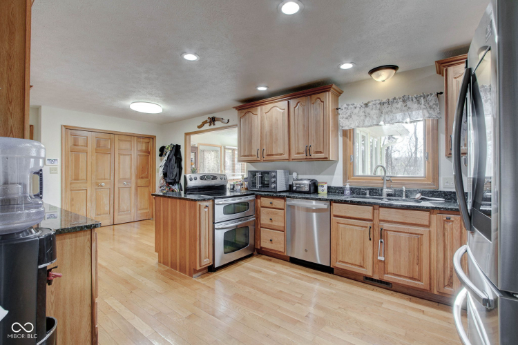 Listing Image 16