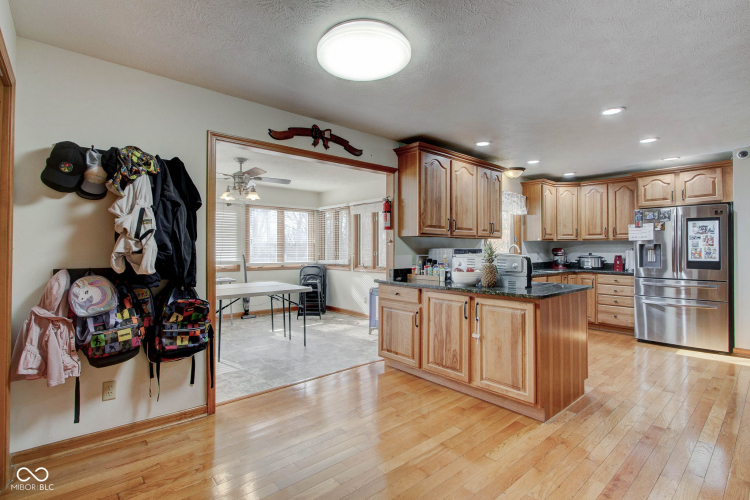 Listing Image 18