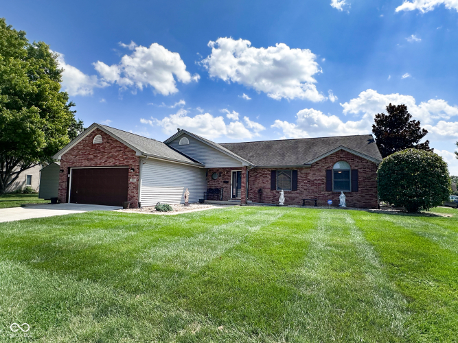 1913  Fairfax Drive Columbus, IN 47203 | MLS 21997102