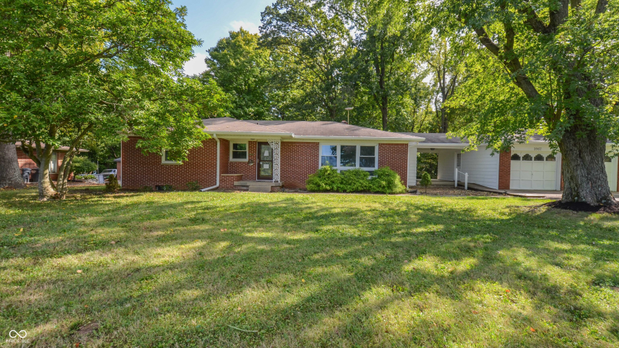 3967 S Smokey Row Road Greenwood, IN 46143 | MLS 21999587