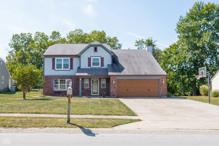 326  Stoneybrook Grove Drive Greenwood, IN 46142 | MLS 21999895