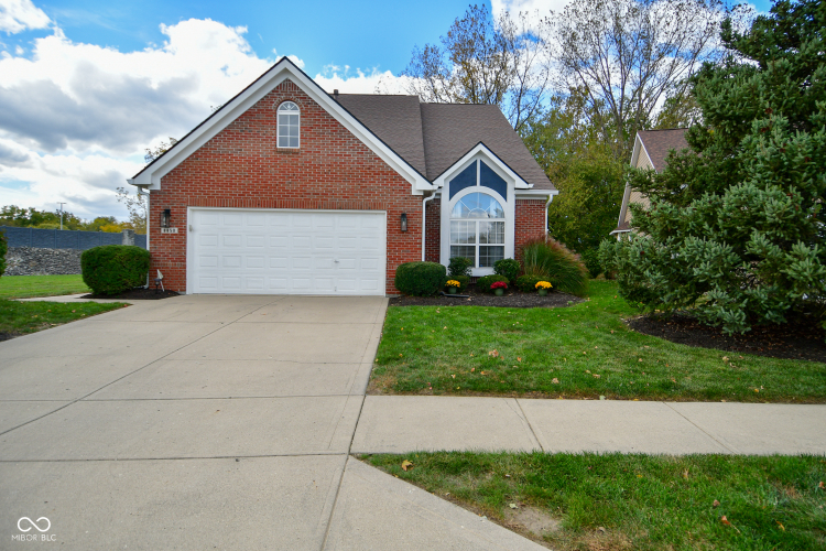 8850  Crystal Lake Drive Indianapolis, IN 46240 | MLS 22000828