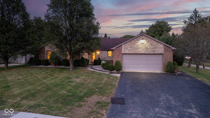 13105  Brookshire Parkway Carmel, IN 46033 | MLS 22001785