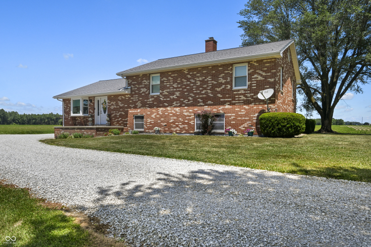 6827 S County Road 150  Greensburg, IN 47240 | MLS 22002182