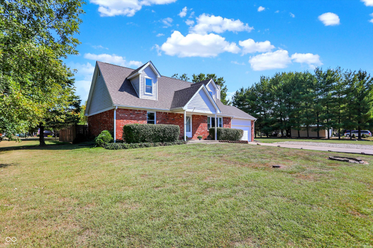 8051  Henderson Ridge Drive Mooresville, IN 46158 | MLS 22002242