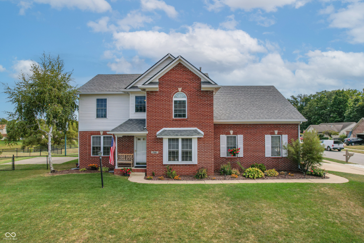 7987  Meadow Bend Circle Indianapolis, IN 46259 | MLS 22002348