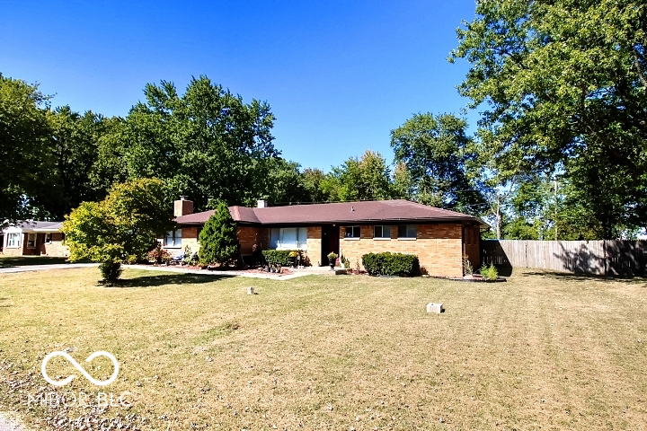 1220 E Hazelwood Drive Shelbyville, IN 46176 | MLS 22002358