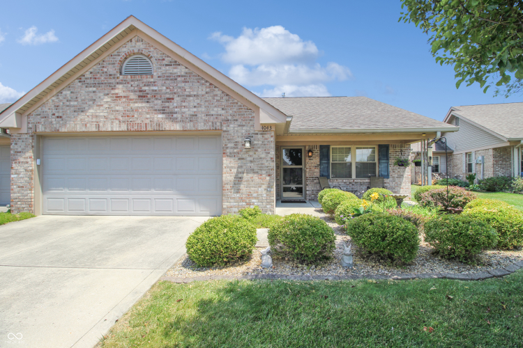 4043  Oak Trail Drive Indianapolis, IN 46237 | MLS 22003800