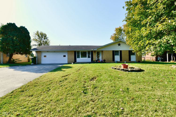 317  Fall Creek Drive Anderson, IN 46013 | MLS 22005935