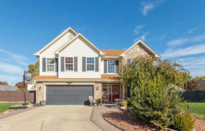 82  Pin Oak Court Whiteland, IN 46184 | MLS 22006553