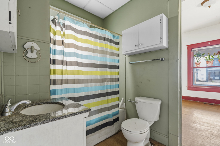 Listing Image 11
