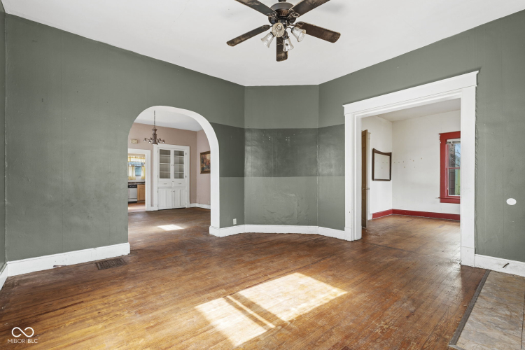 Listing Image 6