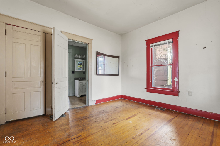 Listing Image 9