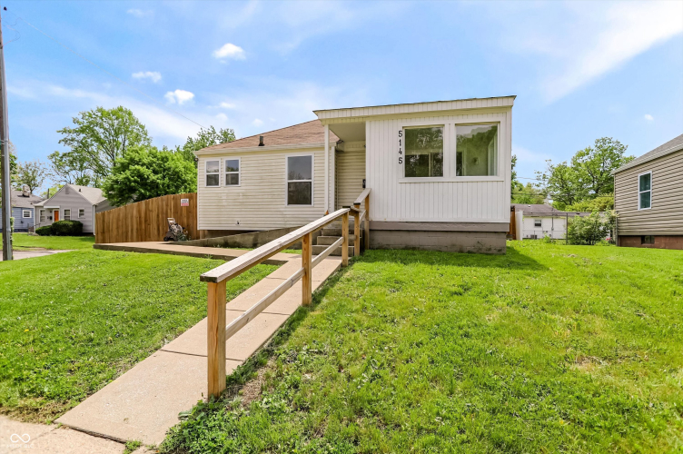 Listing Image 3